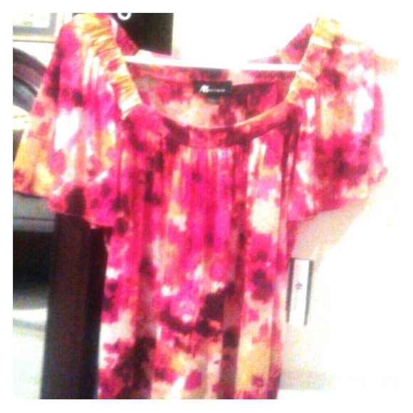 New! Super cute Top