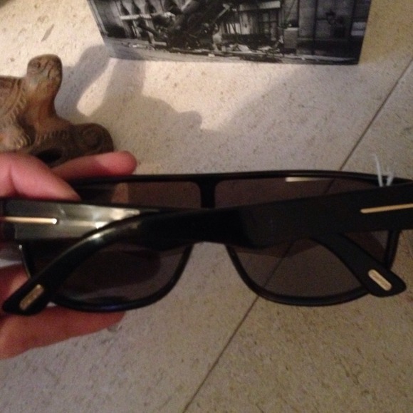 TOM FORD SUNNIES! - Picture 2 of 4