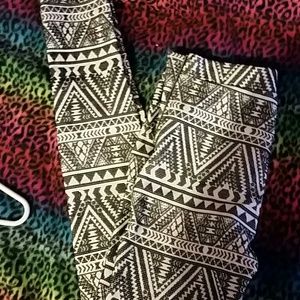 Black and white small Aztec print skinnys