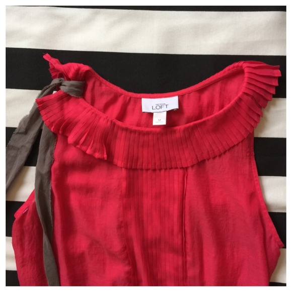 SOLD!  Stylish Ann Taylor Loft tunic top. - Picture 2 of 2