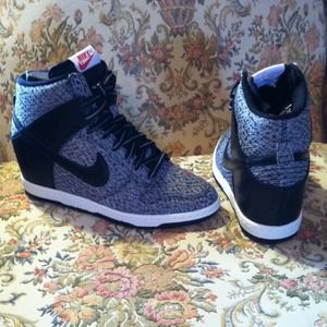 Nike Women's Dunk Sky Hi TXT Size 8