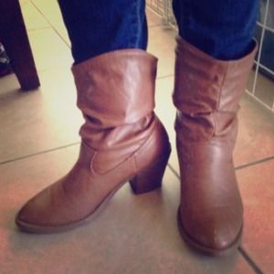 American Eagle Short Ankle Brown Boots Size 6