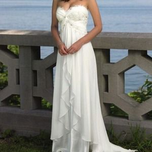 Wedding Dress New Size 14 - (Mira Mesa)