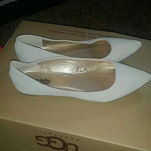 Tan pointy flats - Picture 2 of 2