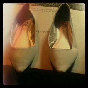 Tan pointy flats