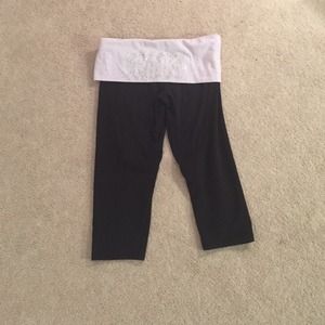 Crop pink yoga pants