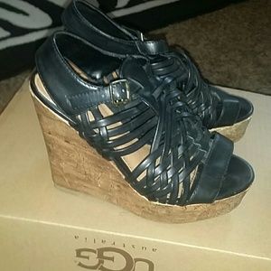 Black wedges