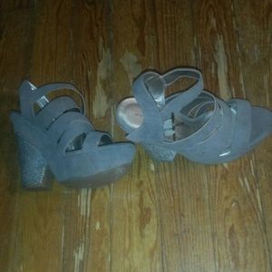 Grey Body Central Wedges