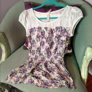 Floral peplum shirt, with lace detailing