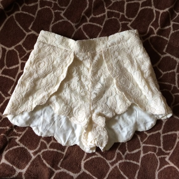 Ivory Lace Shorts / Urban Outfitters