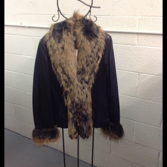SUPER chic Leather and Fox Fur Jacket