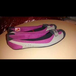 Woman's slip on puma's size US 7.5