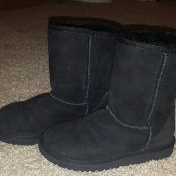 Children's black short uggs