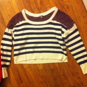 Sweater, can be a crop too sweater also