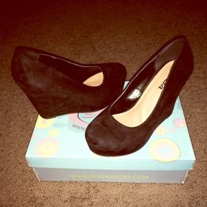 Black wedge heels