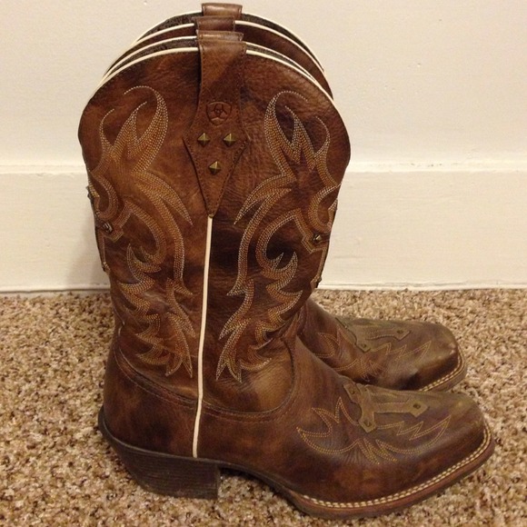 CUTE Ariat cowgirl boots 8 1/2