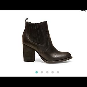 NWT NEW STEVE MADDEN BOOTIES
