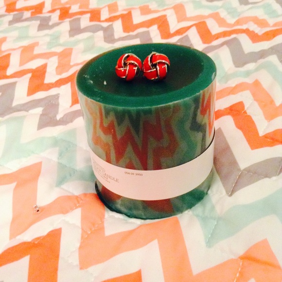 Cute red earrings and candle - Picture 1 of 3