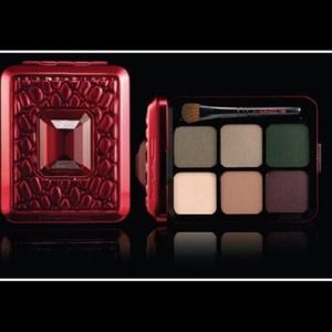 MAC Passions of Red: intriguing Scarlet:6 warm eye