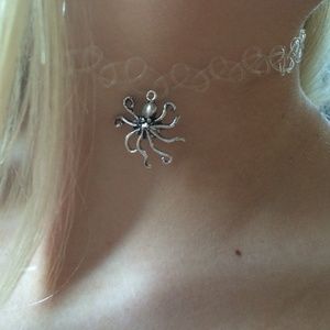 Choker with octopus chain