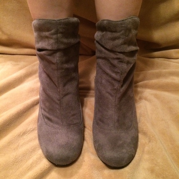 Grey Suede Decree ankle booties size 8M