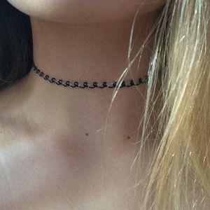 Black and clear twisted choker
