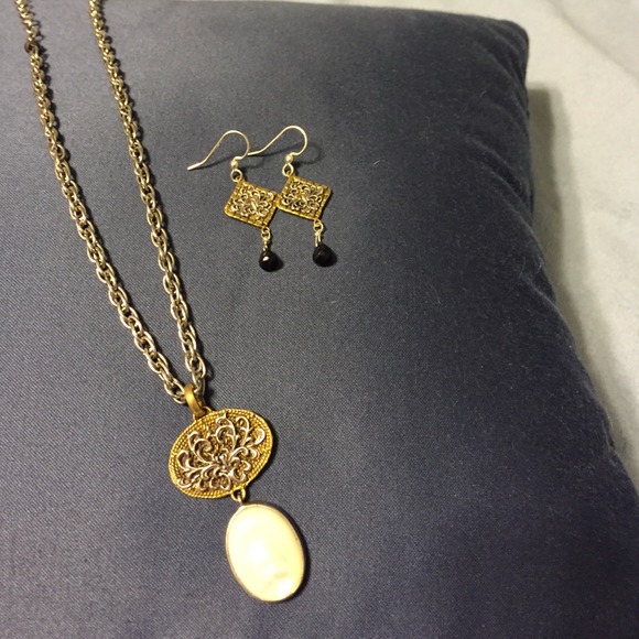 Sara Blaine necklace and earrings set