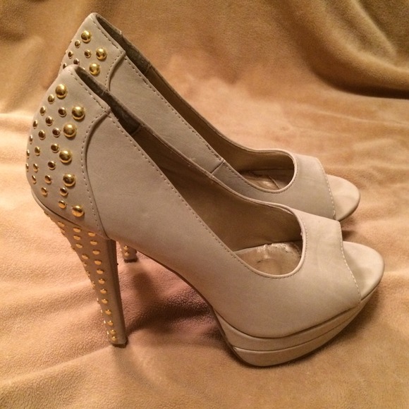 On Hold Just Fab tan peep toe pumps with gold brad