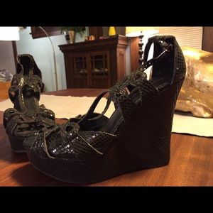 Steve Madden Luxe Bolero wedge sandals size 8.5