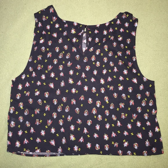 NWOT Black floral crop top - Picture 2 of 4