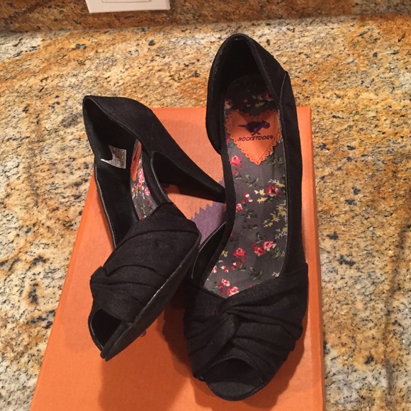 Black Heels - Picture 2 of 3