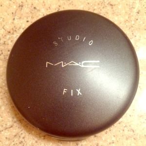 MAC Studio Fix Powder Plus Foundation - NC30