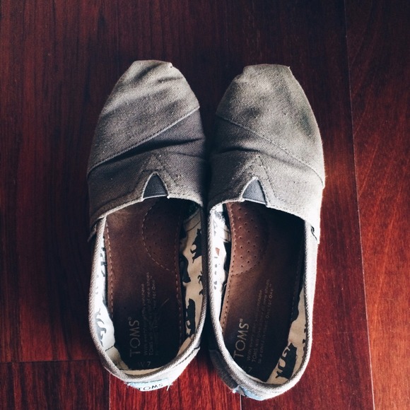 ❌SOLD❌Grey toms
