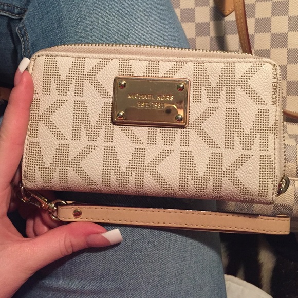 Michael Kors Wristlet