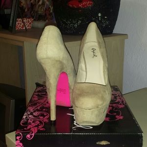 Suede nude hills