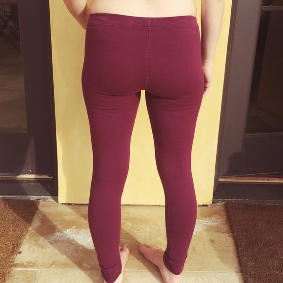 Brandy Melville Berry Leggings