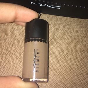 MAC pigment