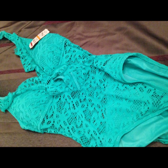 🇺🇸#MDWSALE🇺🇸 lace ruffled swimsuit