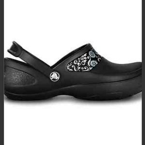 Crocs size 5 Work Clogs, NON SLIP, EEUC