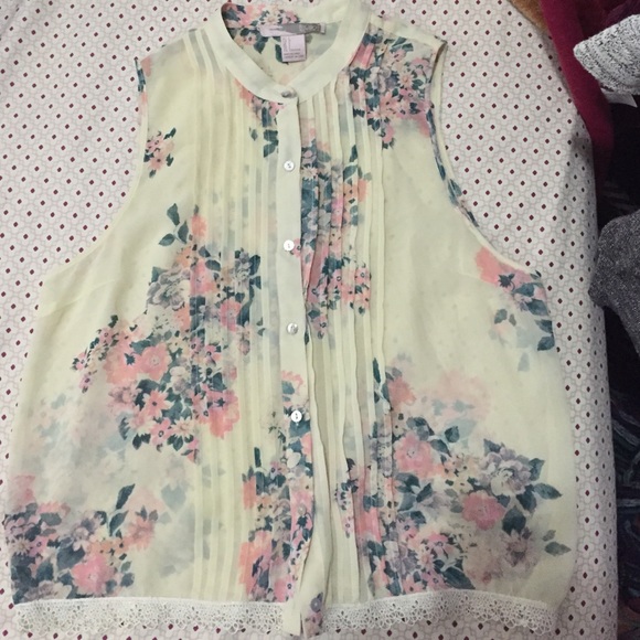 Floral print blouse