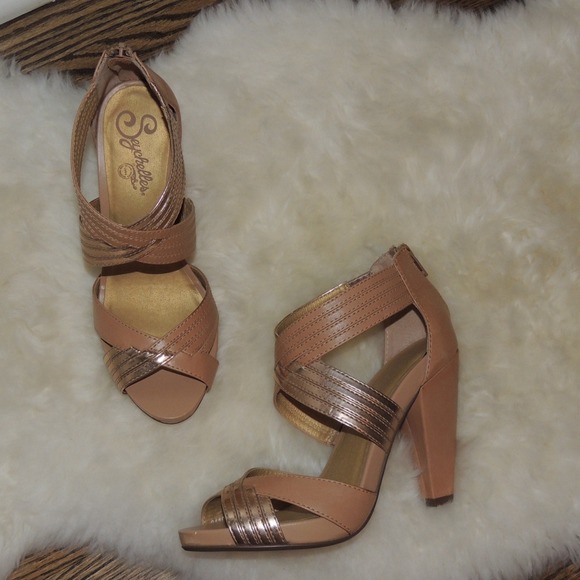 Seychelles NWOT Nude & Rose Gold Platform Heels