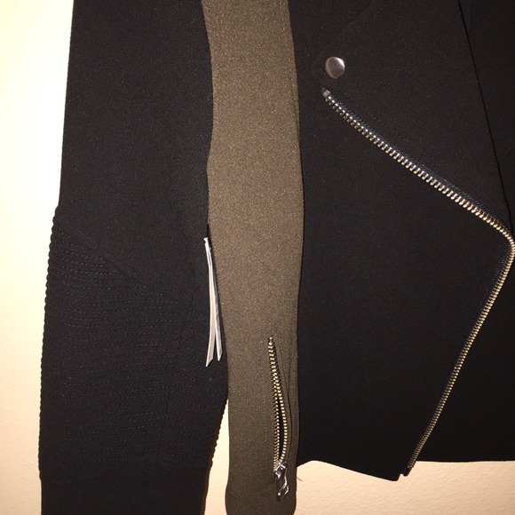 HOST PICK 🎉🔥NWT Aritzia Motto Jacket 🔥 - Picture 2 of 4