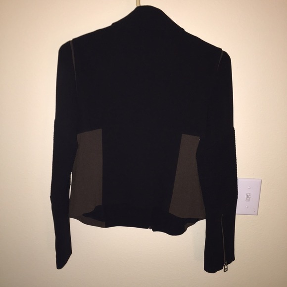 HOST PICK 🎉🔥NWT Aritzia Motto Jacket 🔥 - Picture 4 of 4