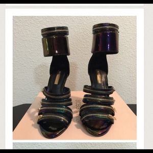 NWT BCBGeneration black two-tone heels