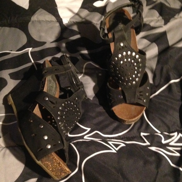Dressy studded black wedges - Picture 1 of 3