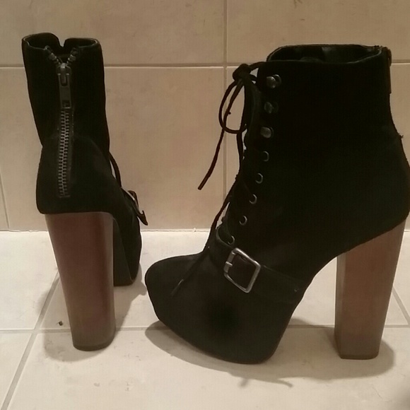 Sexy back suede lace up booties!