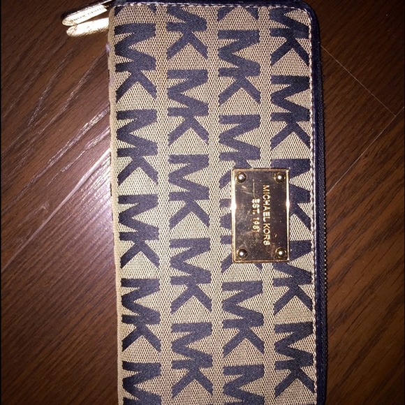 Michael Kors Logo Zip Around Wallet