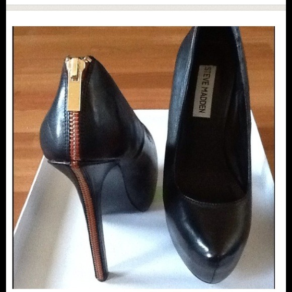 ✅✅✅✅ SOLD✅✅✅✅    **NWT** BCBGeneration Black heels