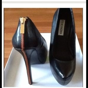 ✅✅✅✅ SOLD✅✅✅✅    **NWT** BCBGeneration Black heels