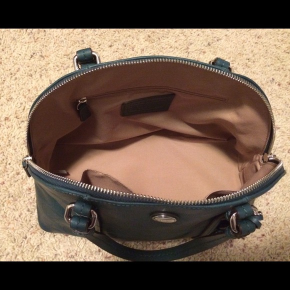 🚫Sold🚫Coach Peyton Link C Embossed Cora Domed - Picture 3 of 4